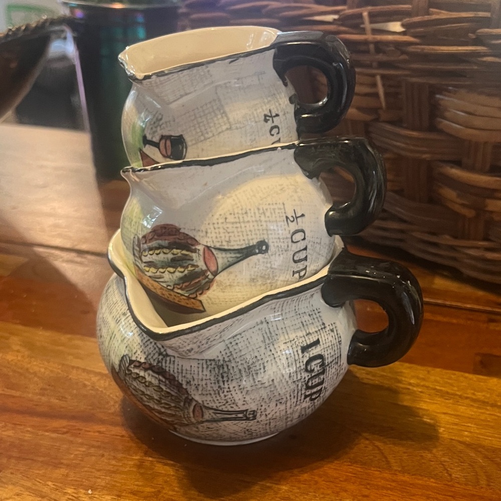 Vintage Style Stacking Ceramic Measuring Cups with Black Handles